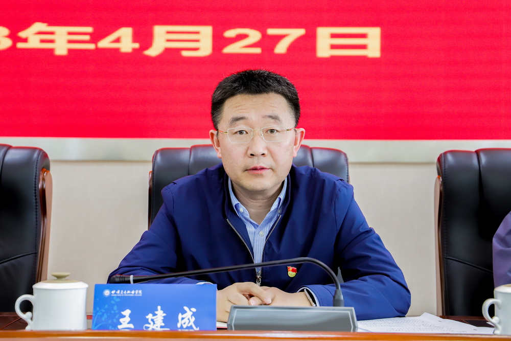 03-2023年4月27日 365英国上市官网在线全面从严治党暨警示教育会议 (4)_调整大小.jpg