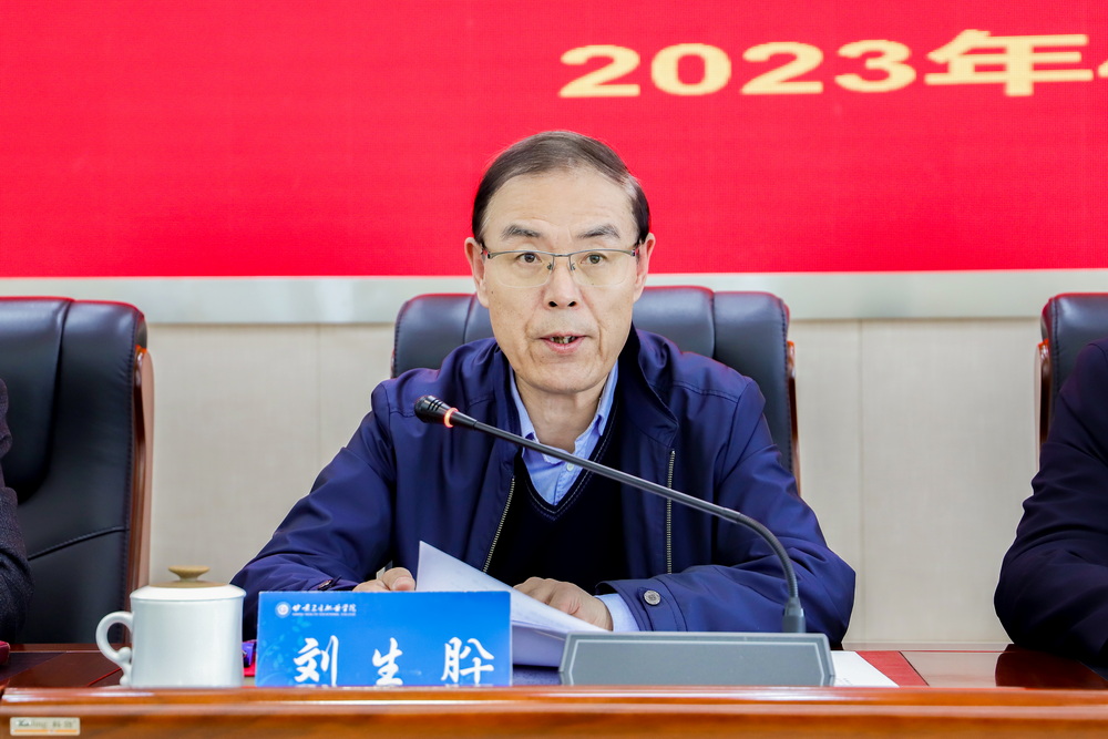 04-2023年4月27日 365英国上市官网在线全面从严治党暨警示教育会议 (6)_调整大小.jpg