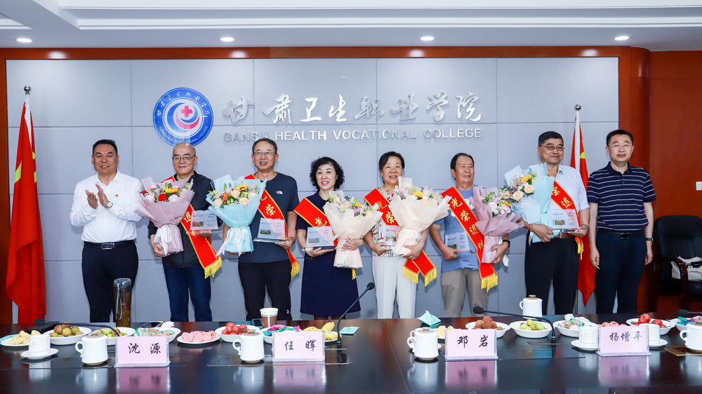 2023年6月15日  甘卫院2023年上半年部分退休教师荣休仪式 (14)_调整大小.jpg